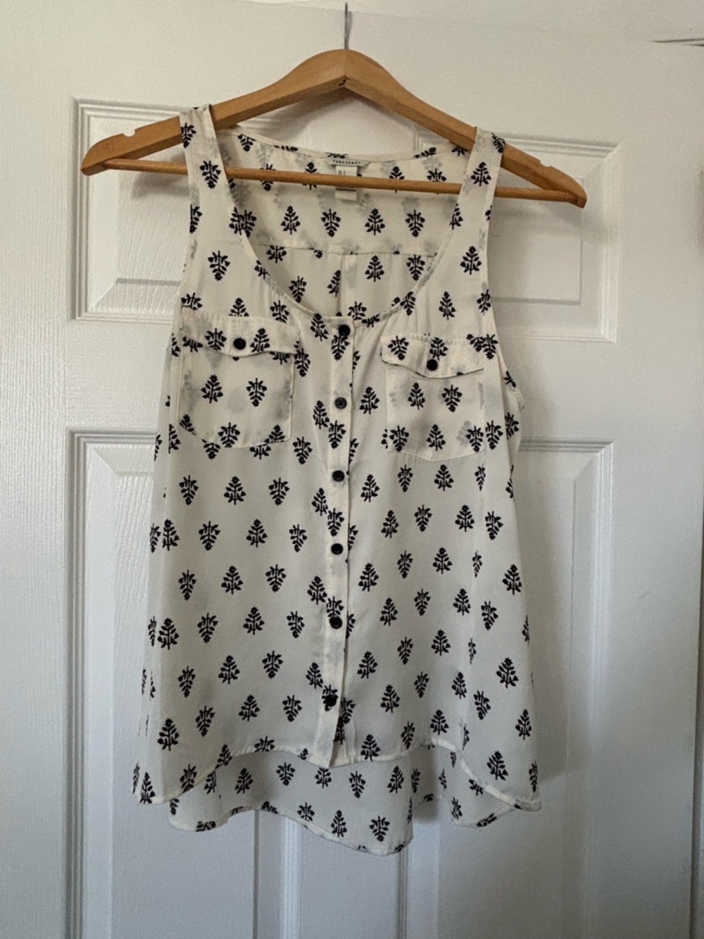 Forever 21 White Sleeveless Button-Front Printed Tank